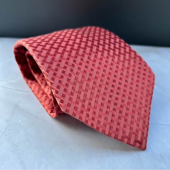 Jones New York 58” Silk Red Geometric Textured Men's Tie - Picture 1 of 3